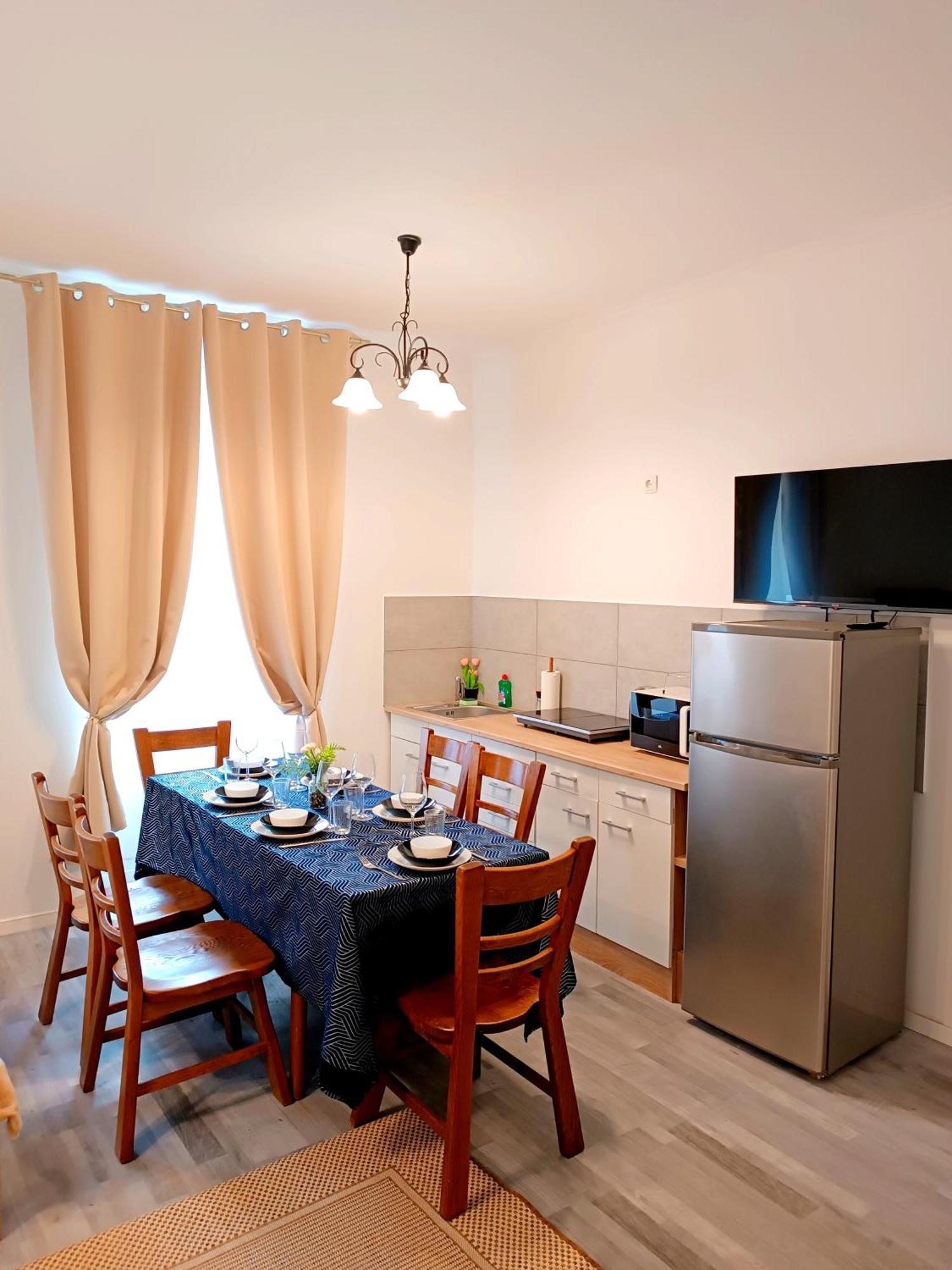 Family Apartments 2 Room'S Muerzzuschlag Bagian luar foto