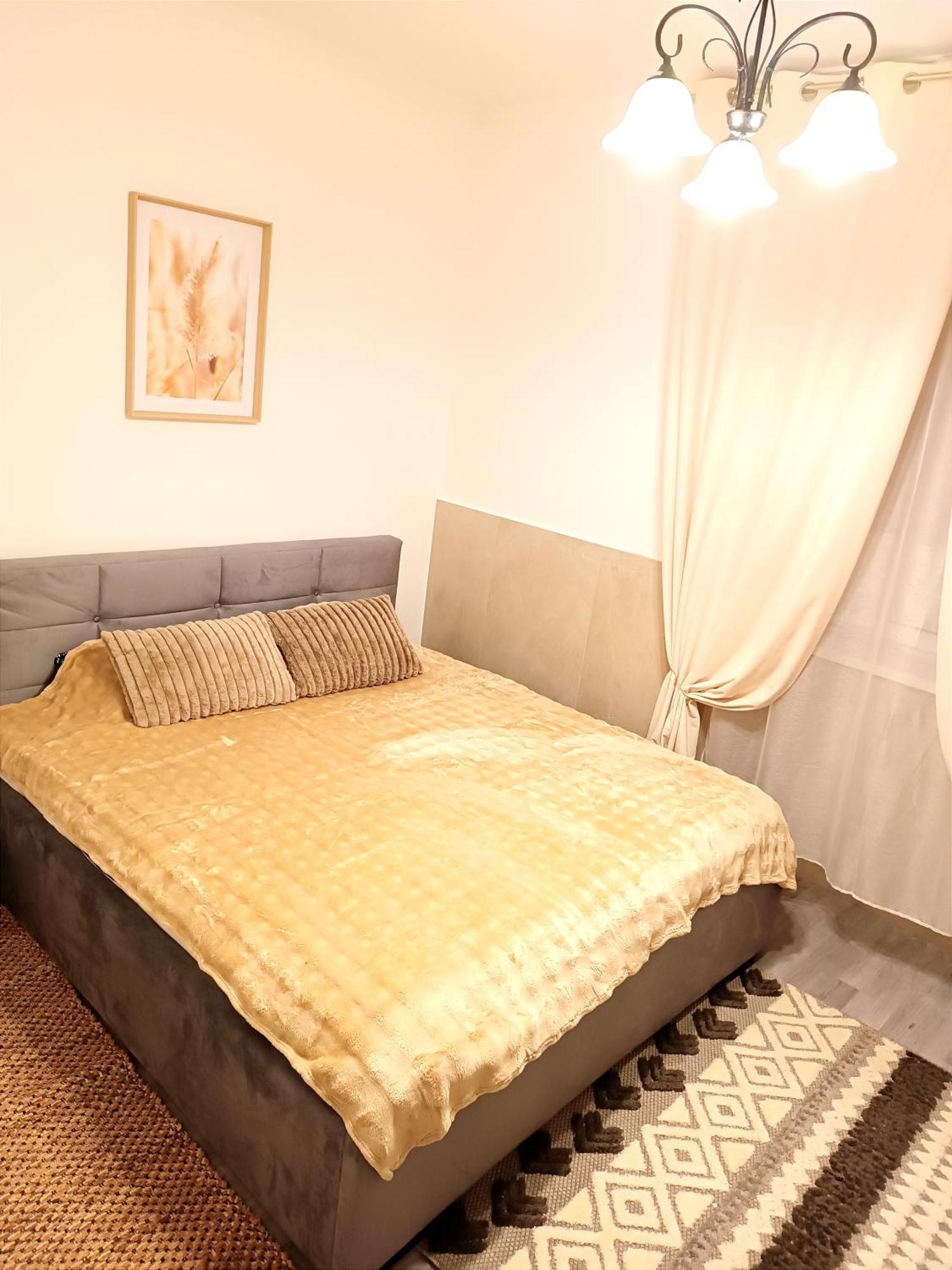 Family Apartments 2 Room'S Muerzzuschlag Bagian luar foto