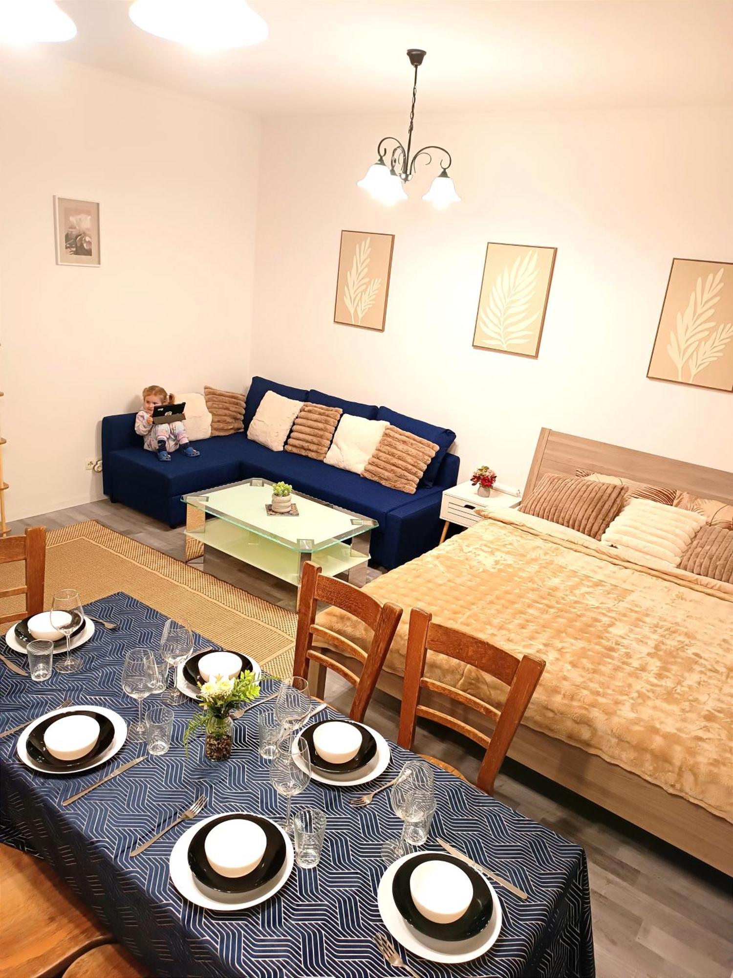 Family Apartments 2 Room'S Muerzzuschlag Bagian luar foto